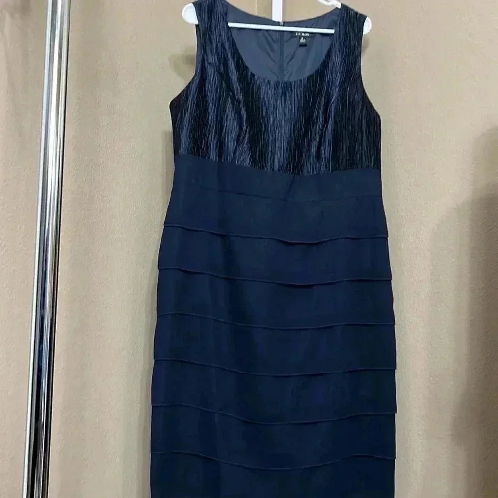 Le Bos size 16 Black sleeveless Beautiful Dress Pit to Pit